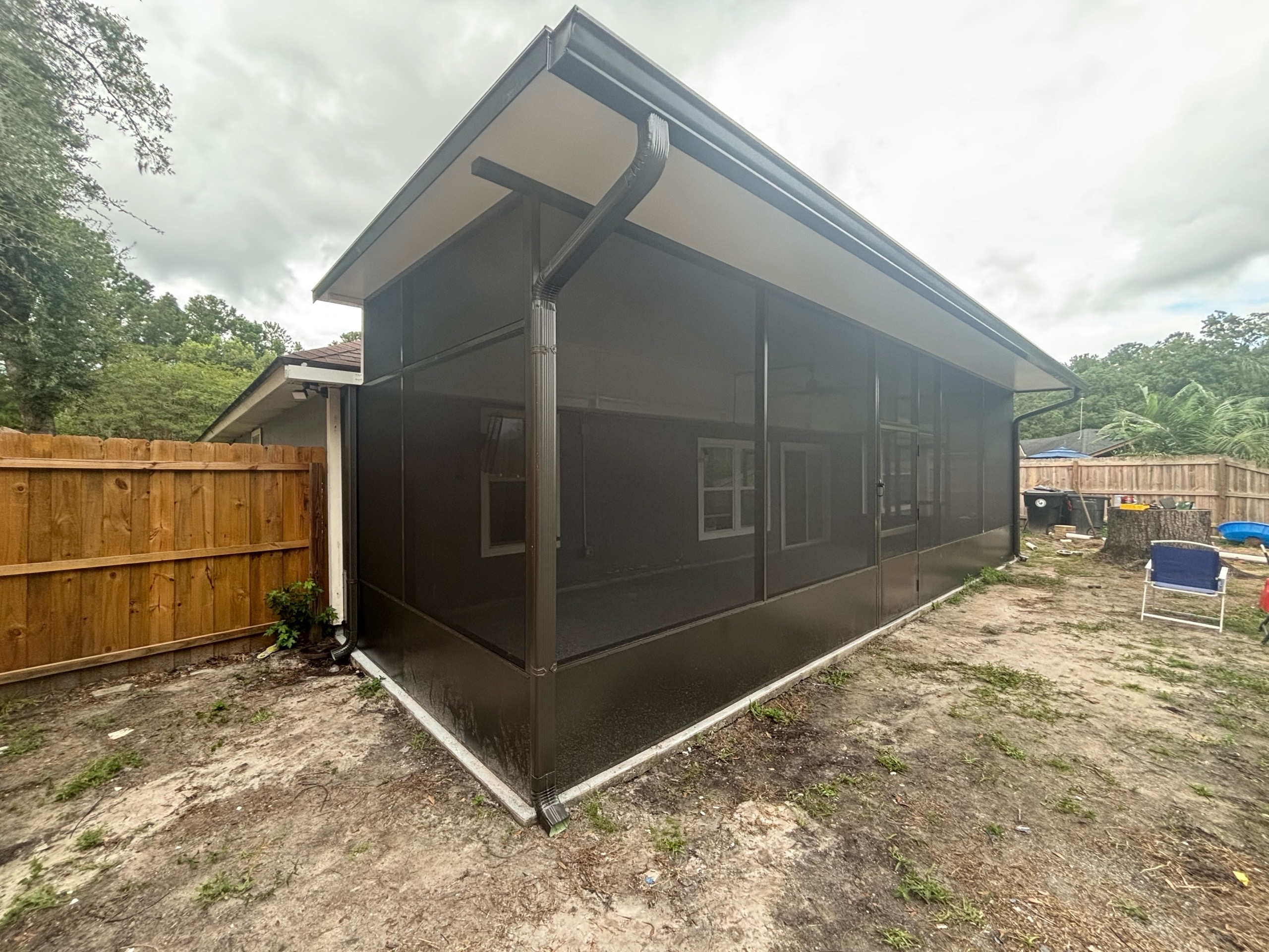 Composite roof enclosure with riser wall